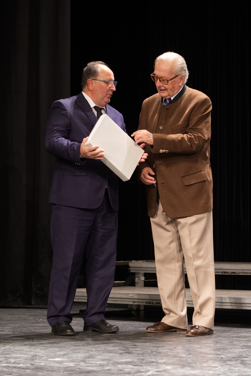 85 &eacute;ves IV. Festetics Gy&ouml;rgy herceg, egykori "v&aacute;rosalap&iacute;t&oacute;nk" ma &eacute;lő lesz&aacute;rmazottja