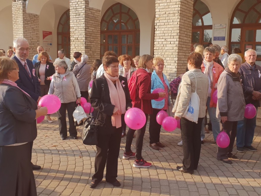 Rózsaszín szalagos séta- Figyelemfelhívó kampány a mellrák ellen