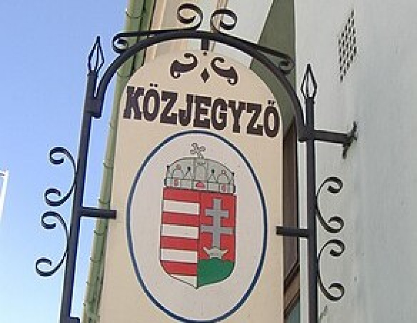 K&ouml;zjegyzői hirdetm&eacute;ny