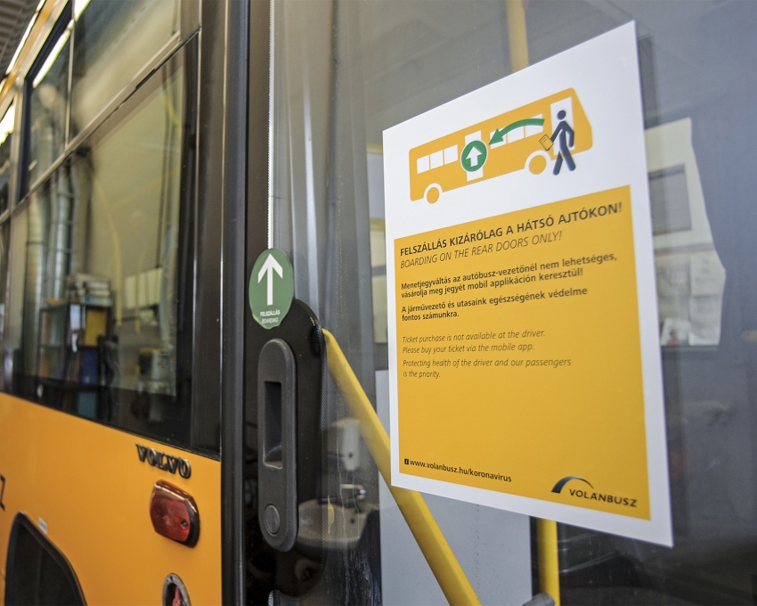 Munkatársai és utasai egészségének védelmében a Volánbusz felfüggeszti az első ajtós felszállást
